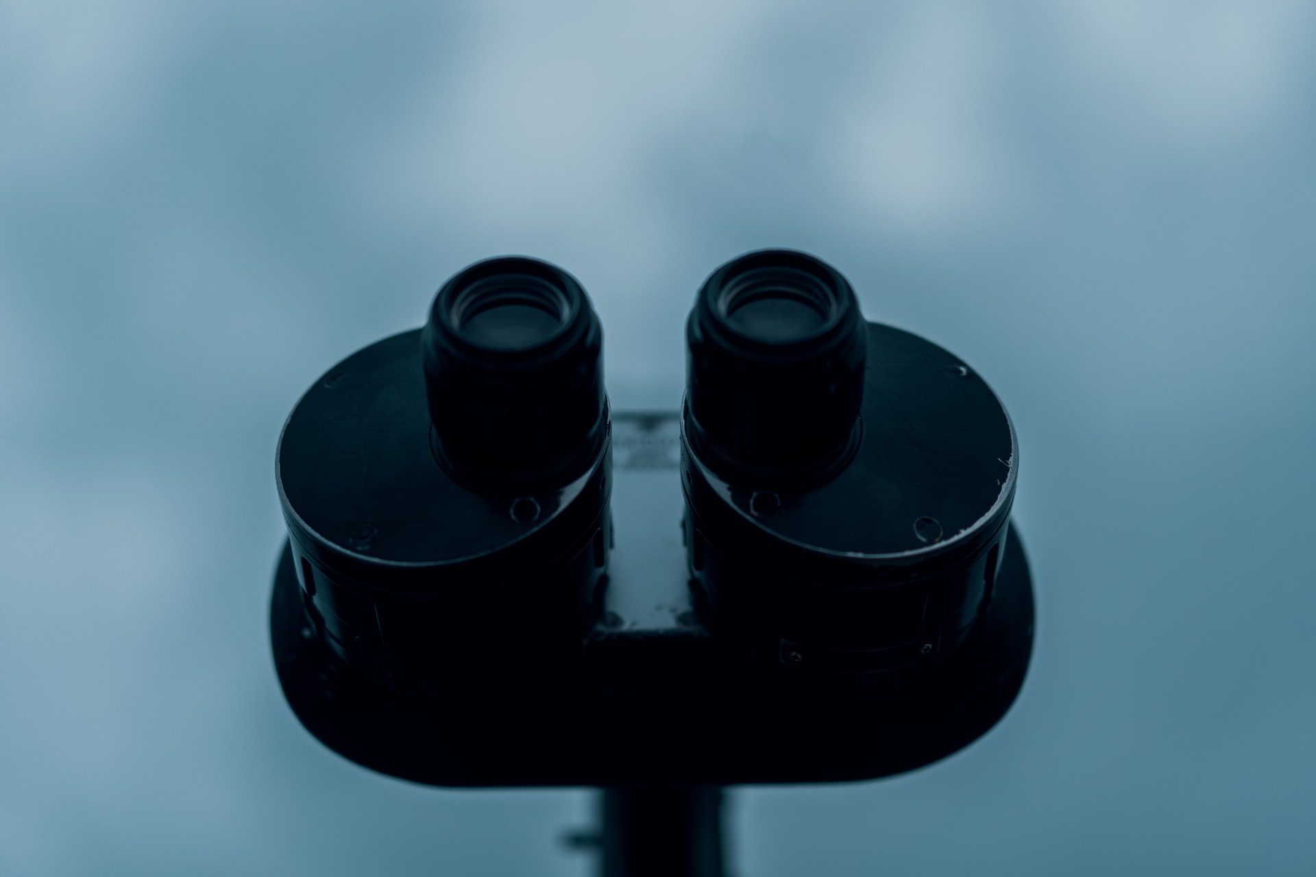 how to attach binoculars to tripod