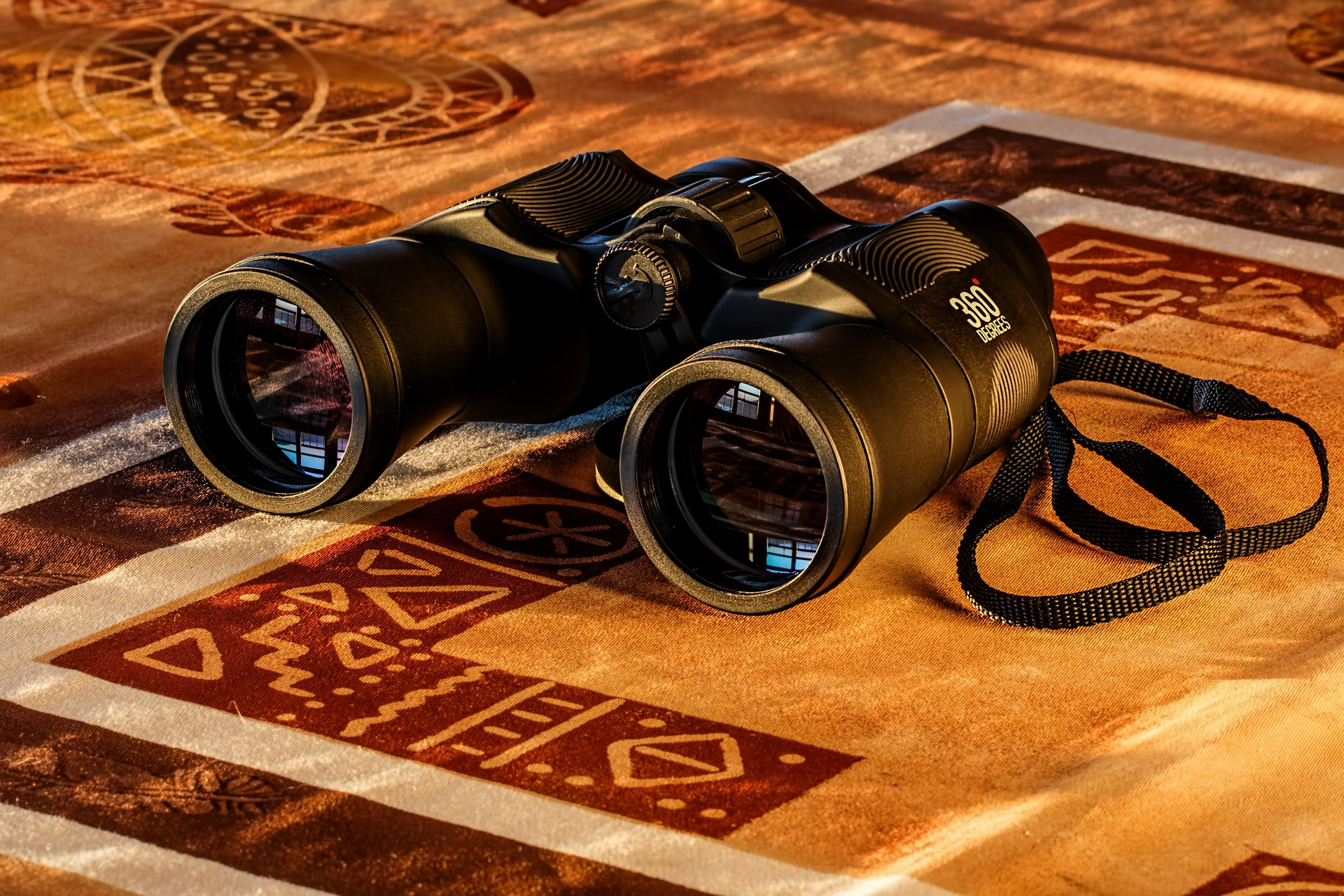 Which Is Better 10x25 or 12x25 Binoculars?