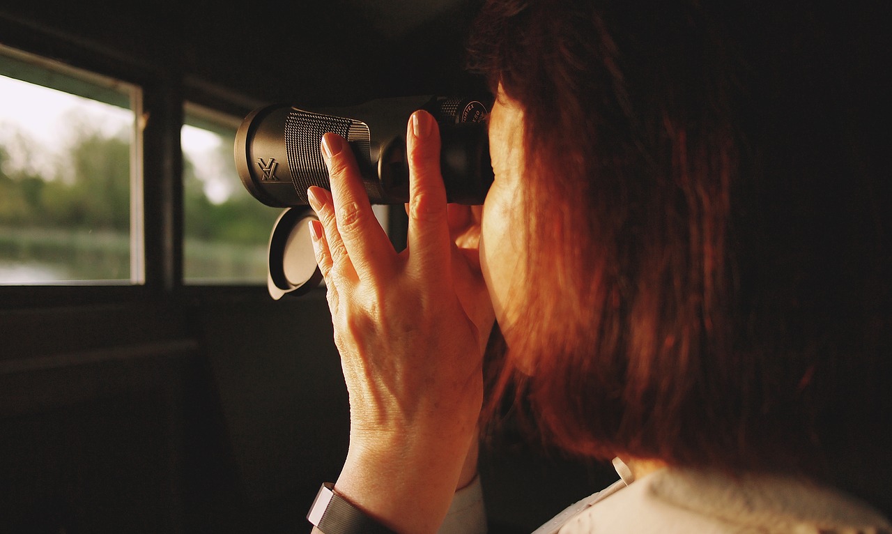 what is close focus distance in binoculars