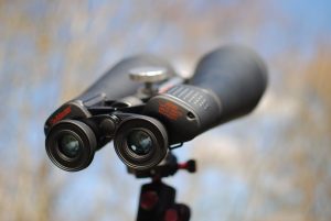 how to attach binoculars to tripod