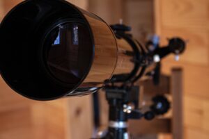 what is difference between 10x42 and 12x50 monocular