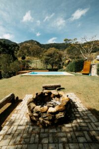 how to build an outdoor fireplace with cinder blocks