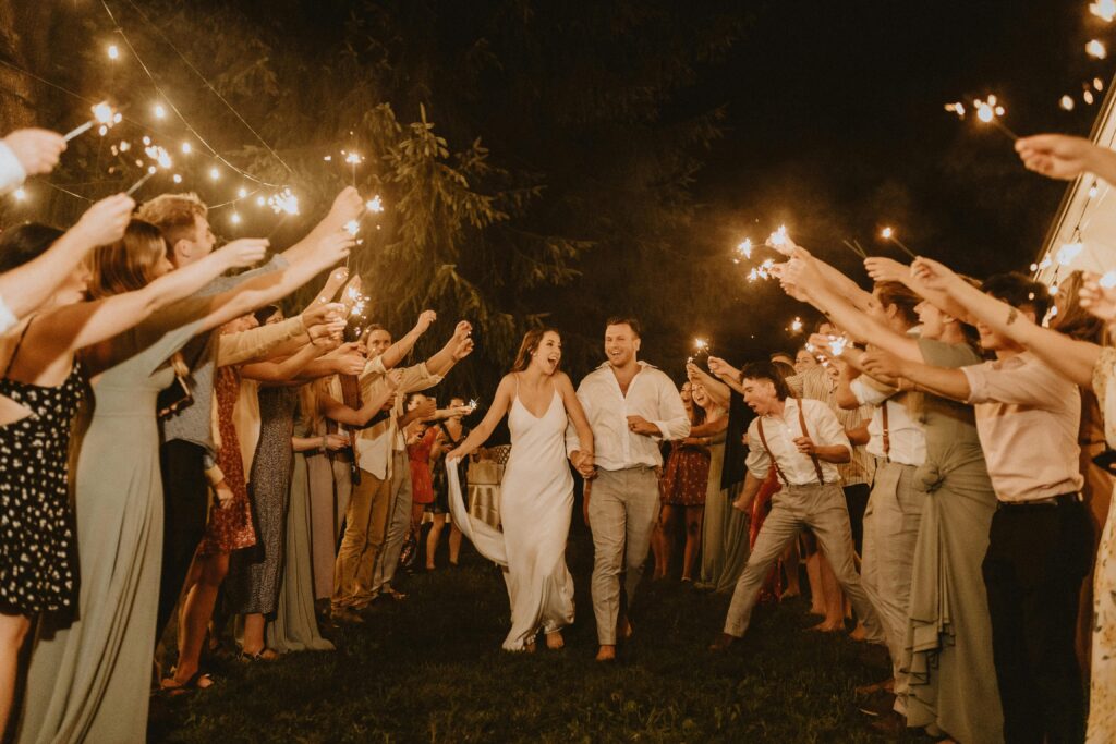 ways to keep guests cool at an outdoor wedding