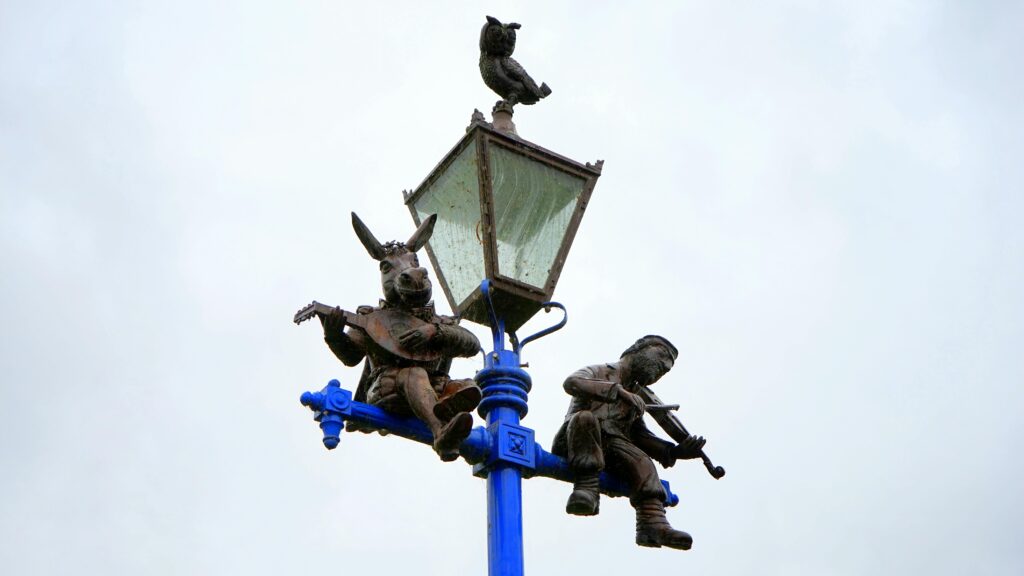 protecting outdoor metal art from rusting
