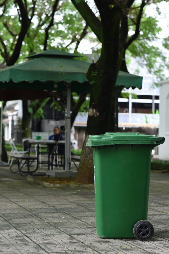 how to keep drain plugs on outdoor garbage?